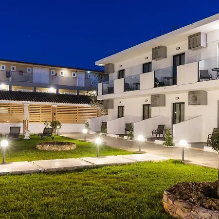 48 By Zante Plaza * Λαγανάς